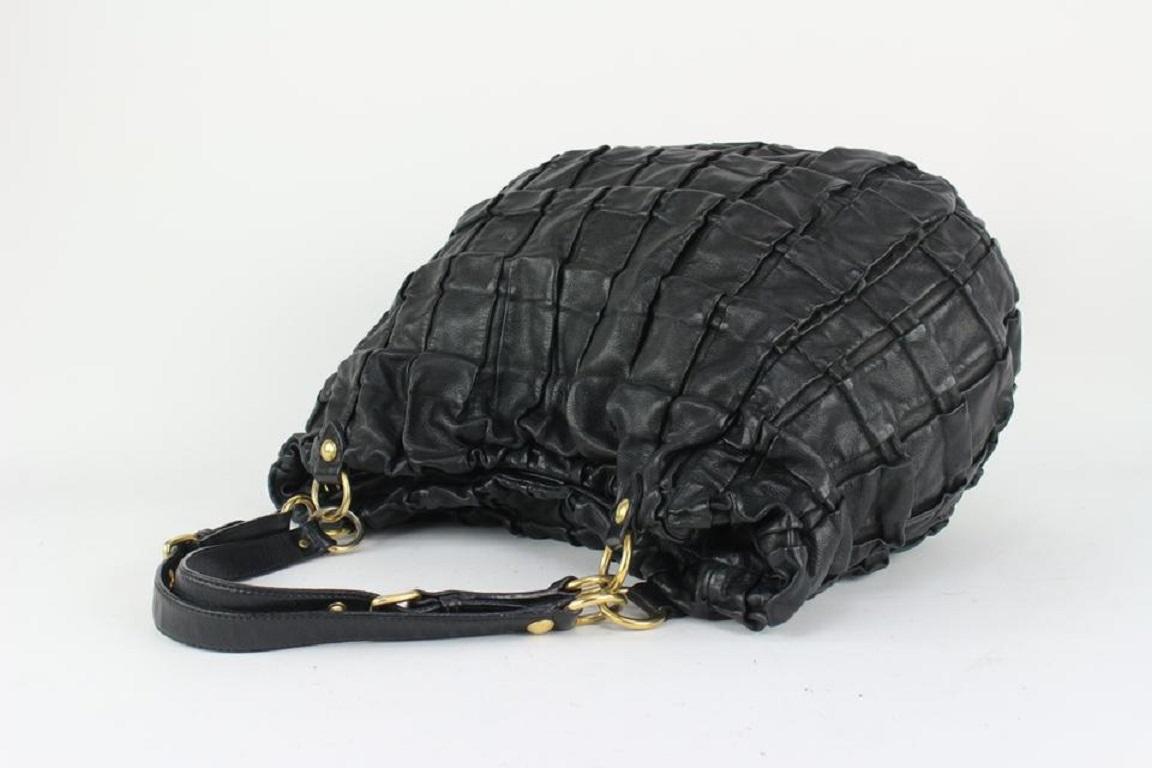 Miu Miu Black Leather Quilted Ruffle Hobo Bag 44miu722 In Good Condition For Sale In Dix hills, NY