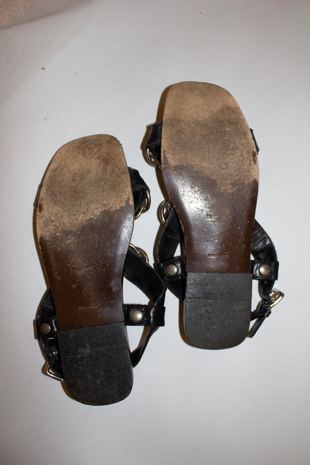 Sandles in pelle nera Miu Miu In condizioni buone in vendita a London, GB
