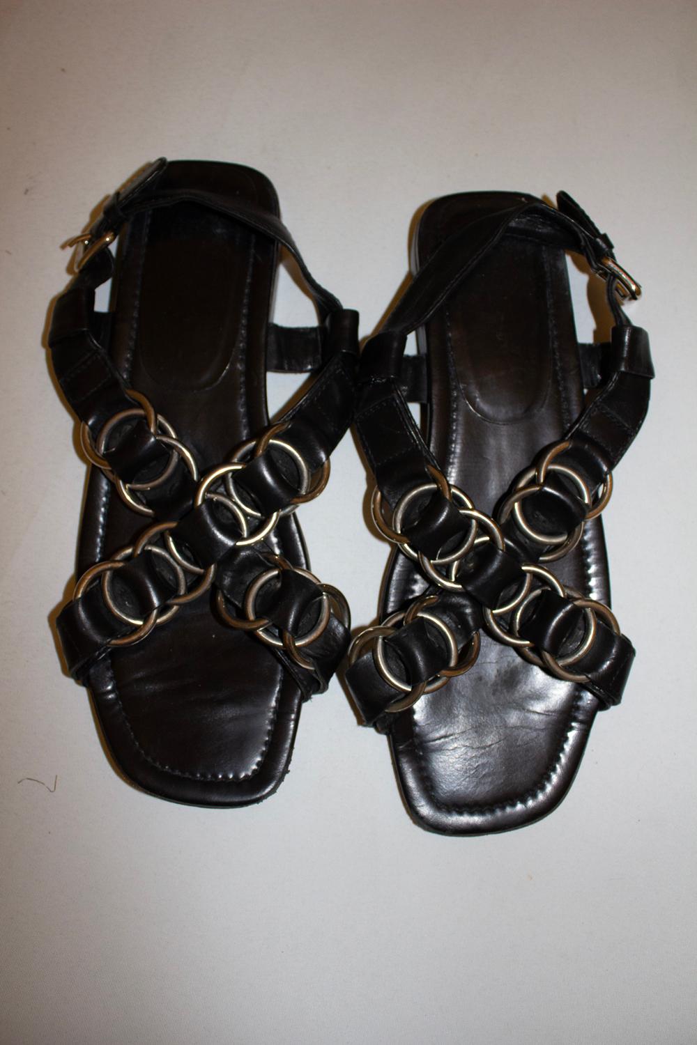 da uomo o donna Sandles in pelle nera Miu Miu in vendita