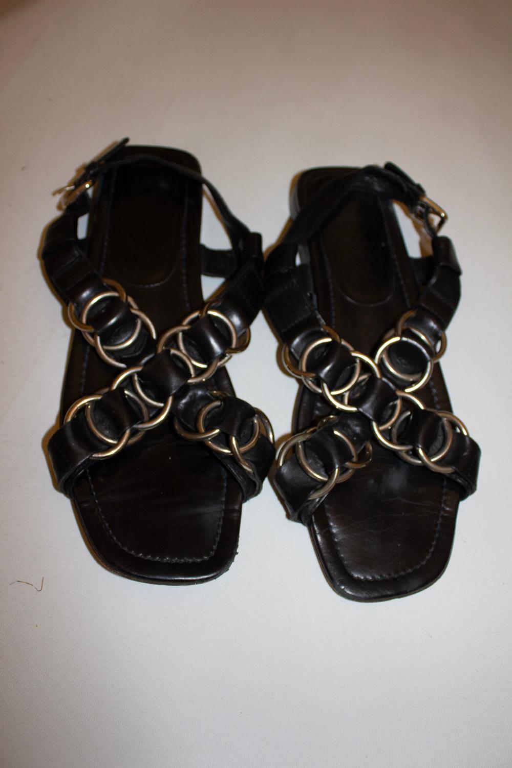 Sandles in pelle nera Miu Miu in vendita 1