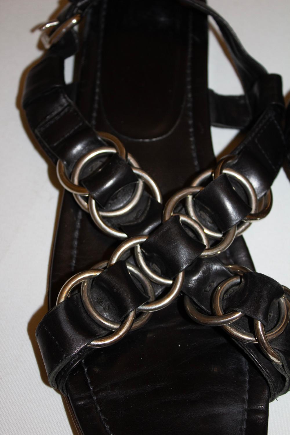 Sandles in pelle nera Miu Miu in vendita 2