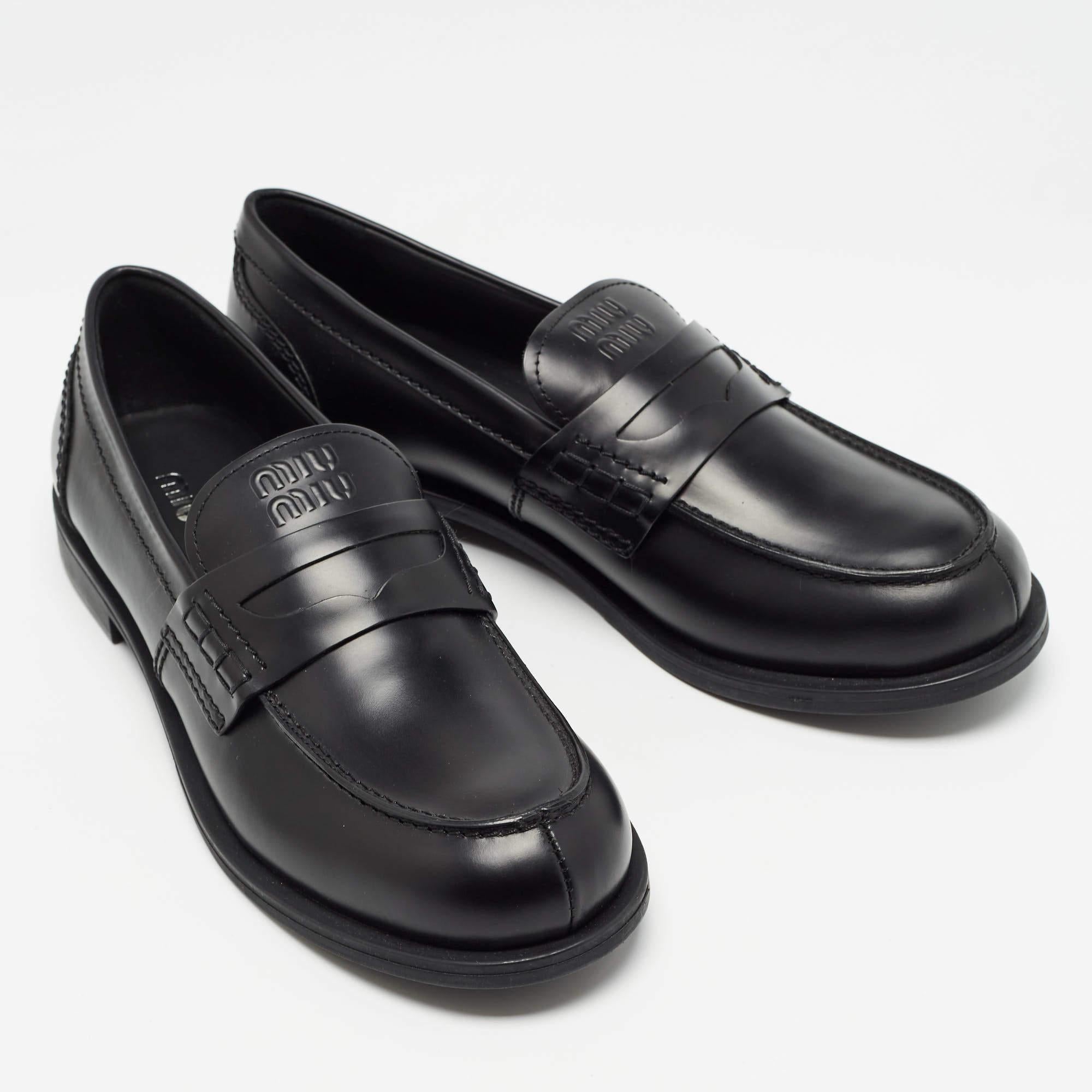Miu Miu Black Leather Slip On Loafers Size 39.5 In New Condition For Sale In Dubai, Al Qouz 2