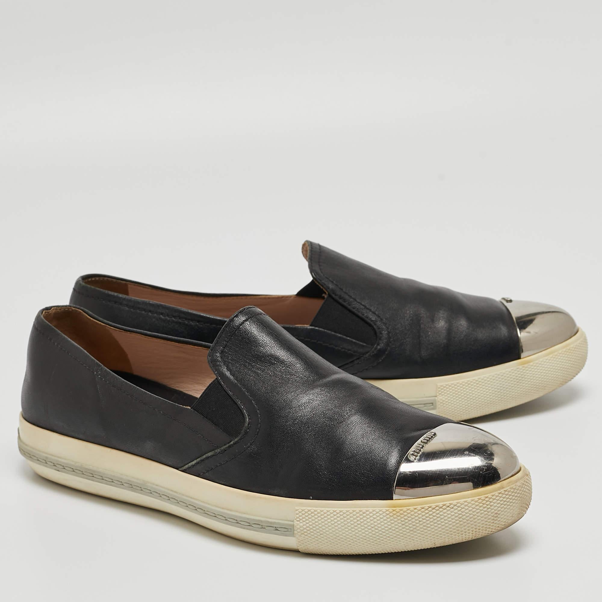 Miu Miu, scarpe da ginnastica in pelle nera taglia 41 In condizioni buone in vendita a Dubai, Al Qouz 2