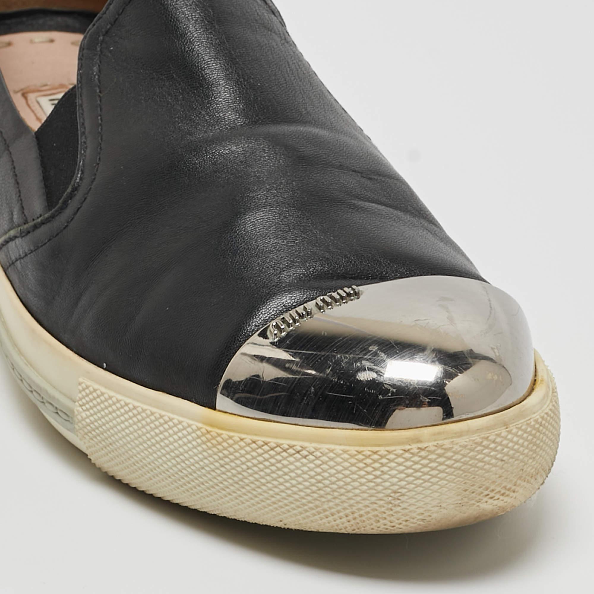 Miu Miu, scarpe da ginnastica in pelle nera taglia 41 in vendita 2
