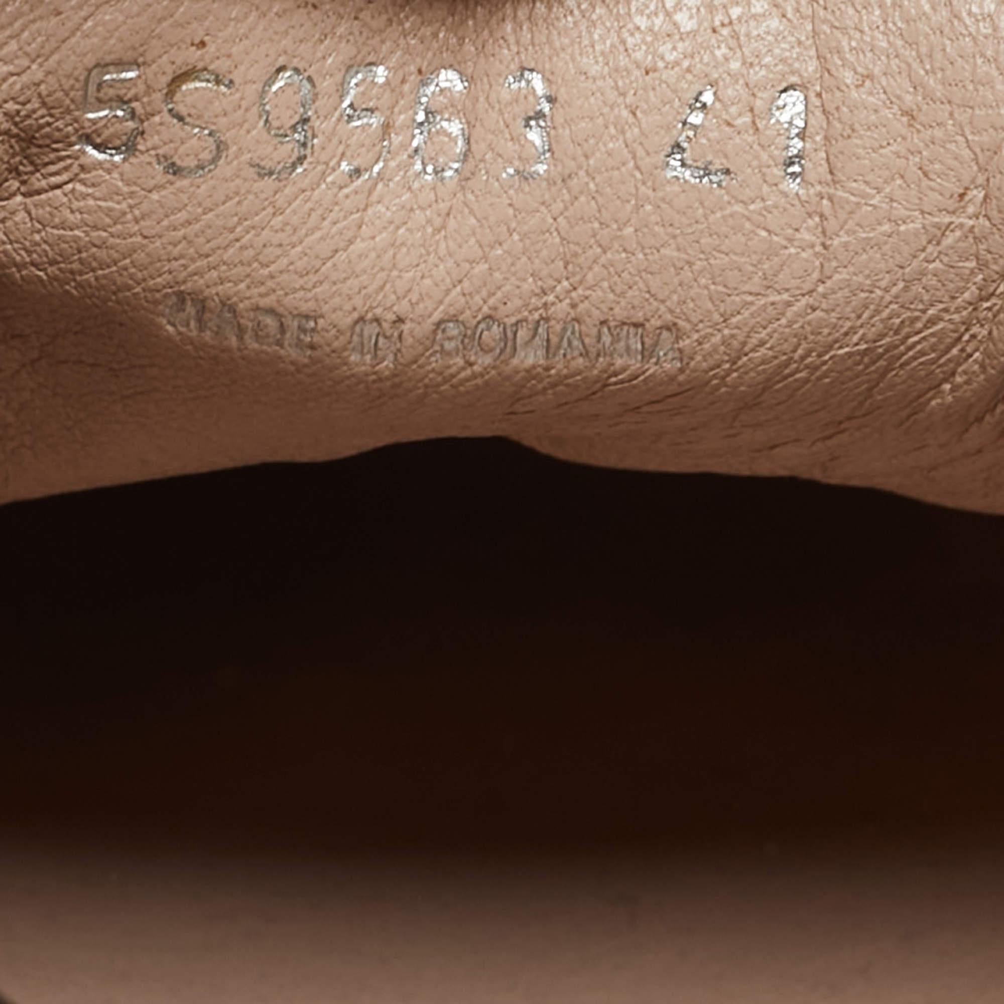 Miu Miu, scarpe da ginnastica in pelle nera taglia 41 in vendita 3