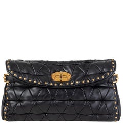 MIU Schwarze gesteppte Clutch aus Leder STUDDED MATELASSE QUILTED