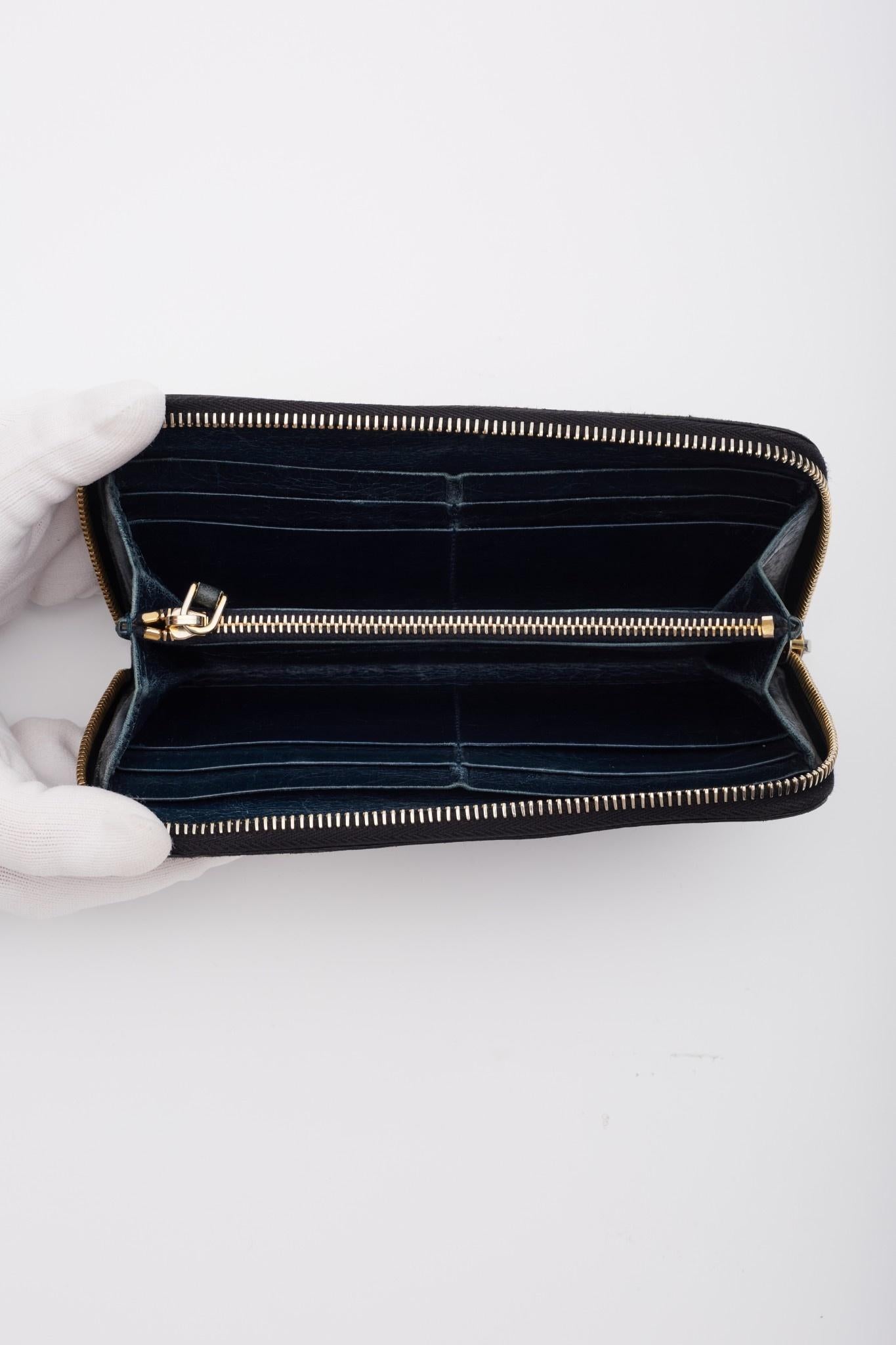 Miu Miu Black Leather Zip Around Wallet In Good Condition In Montreal, Quebec