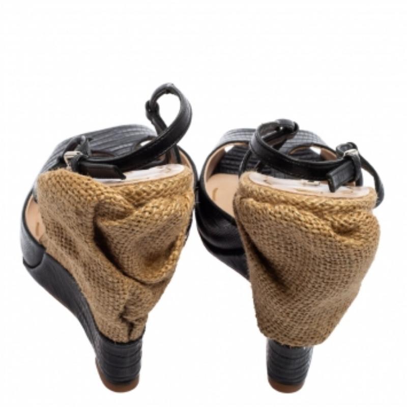 Donna Miu Miu Sandali con zeppa a T in pelle nera goffrata con lucertola misura 39,5 in vendita
