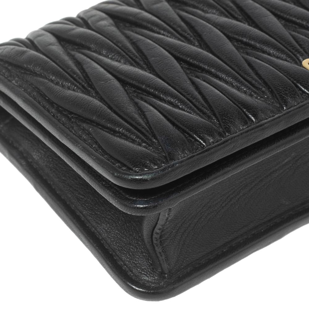 Miu Miu Black Matelassé Leather Chain Clutch In Good Condition In Dubai, Al Qouz 2