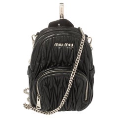 Miu Miu Mini sac à dos en cuir matelassé noir