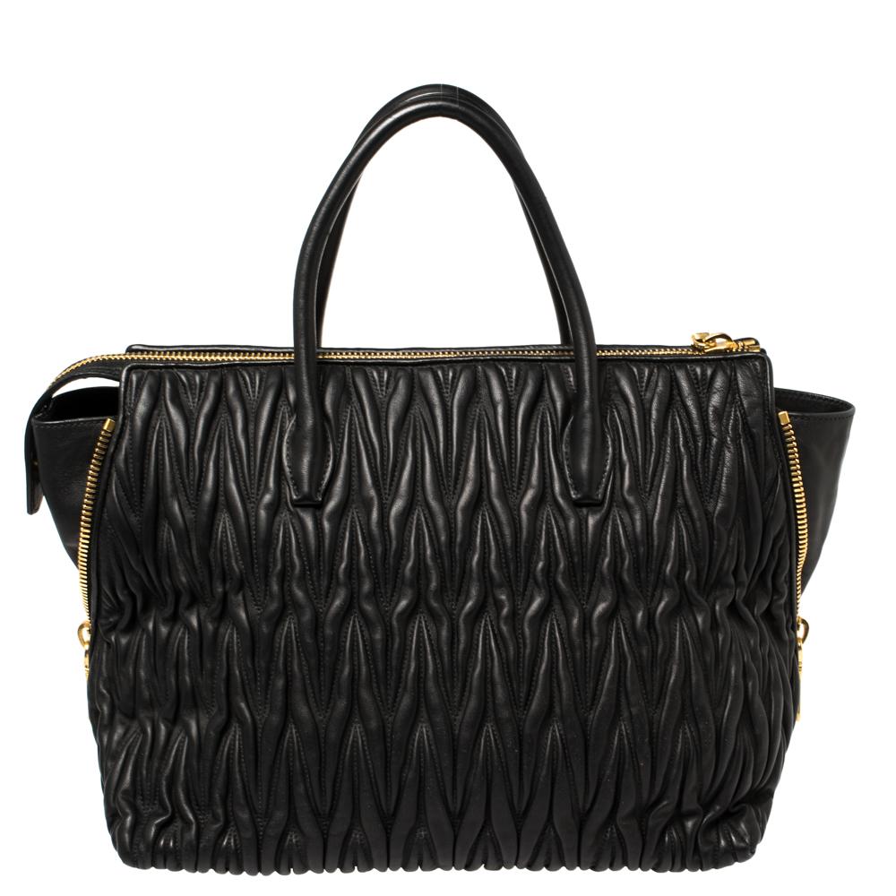Miu Miu Black Matelassé Leather Side Zip Tote In Good Condition In Dubai, Al Qouz 2