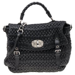 Miu Schwarz Matelassé Leder Turnlock Klappe Top Handle Tasche