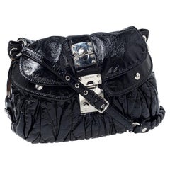 Miu Miu Schwarzes Matelassé-Lackleder Coffer Hobo