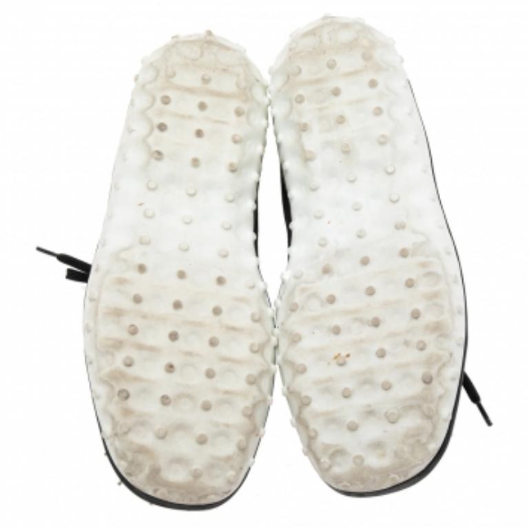 Baskets basses Miu ornées de cristaux en maille noire et de satin, taille 36,5 en vente 3