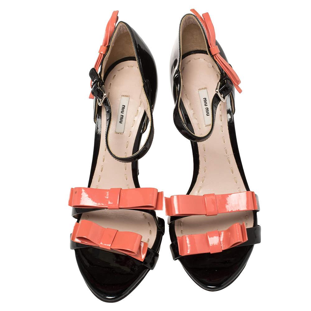 Miu Miu Black /Orange Patent Leather Sandals Size 39 In Fair Condition In Dubai, Al Qouz 2