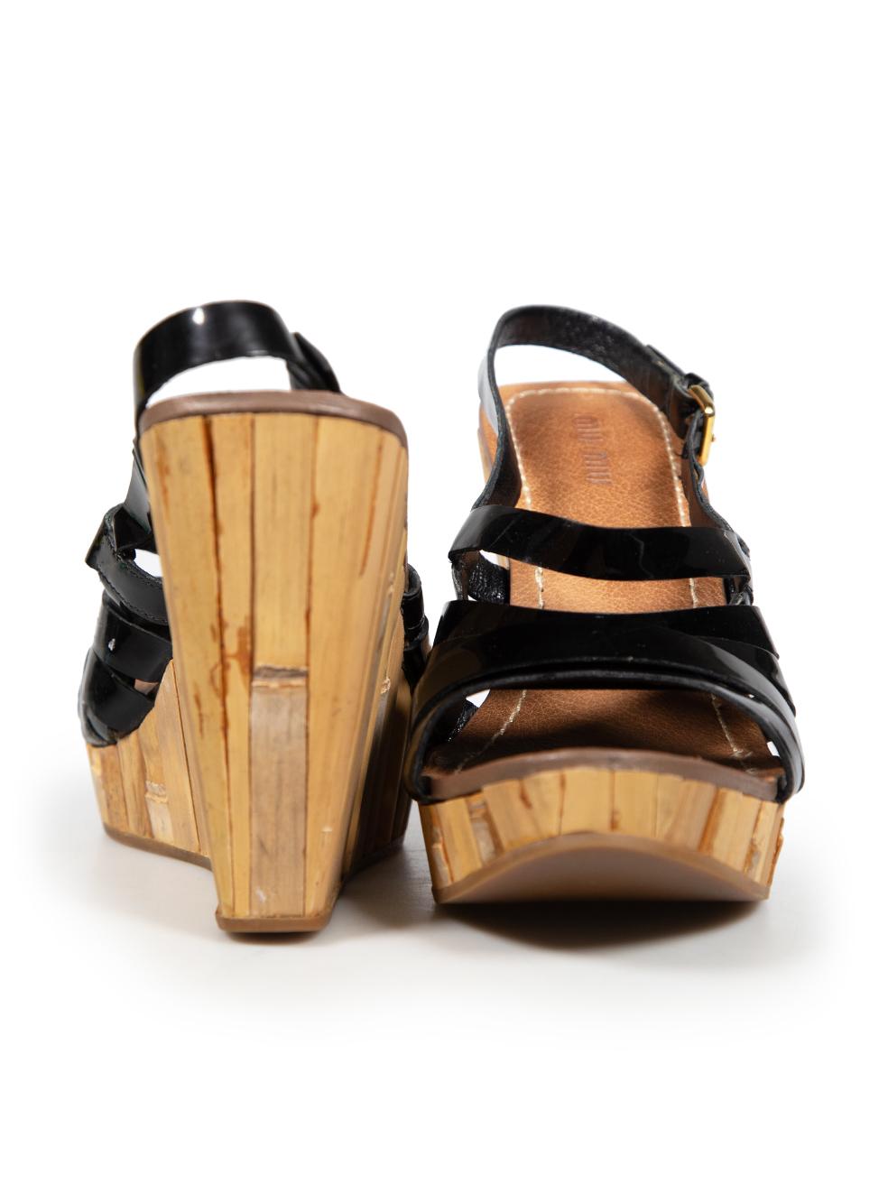 Miu Miu Black Patent Bamboo Wedge Sandals Size IT 39 Marrón en venta