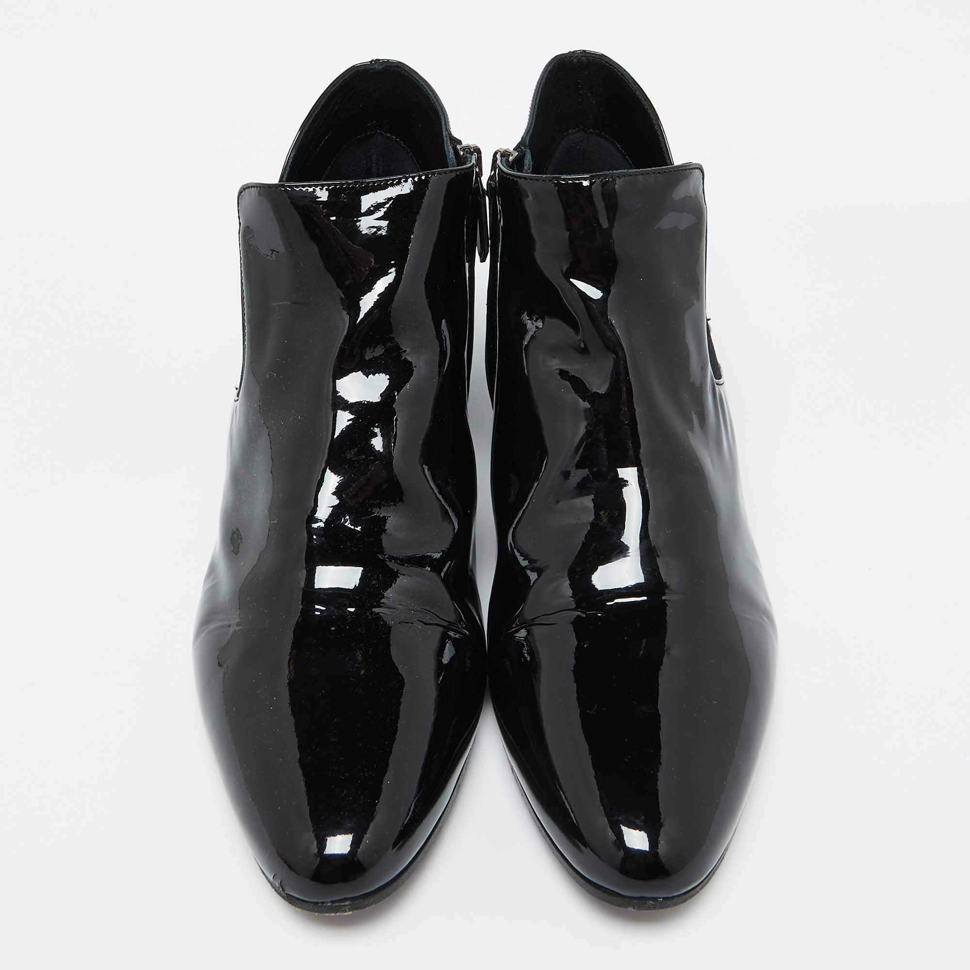 Noir Miu Miu Bottes en cuir verni noir Taille 41.5 en vente
