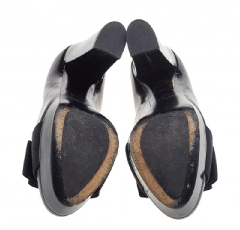 Miu Miu Bombas de plataforma con lazo de charol negro Talla 35.5 en venta 1