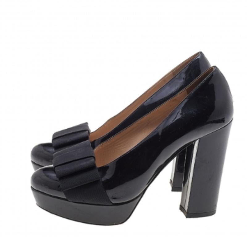 Miu Miu Bombas de plataforma con lazo de charol negro Talla 35.5 en venta 2