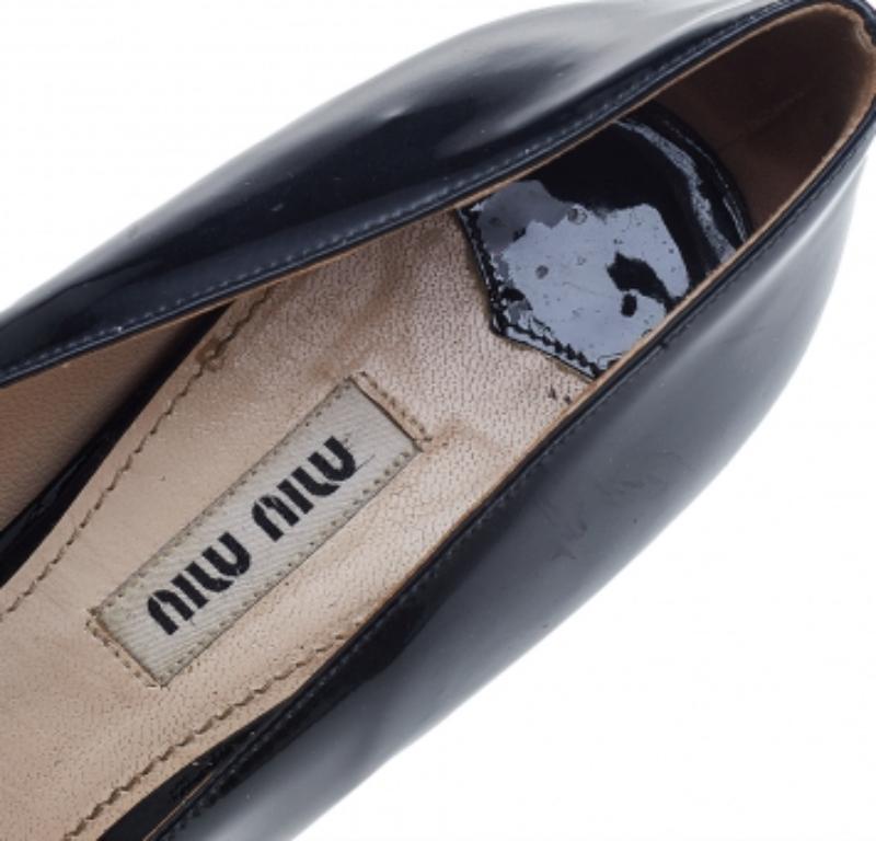 Miu Miu Bombas de plataforma con lazo de charol negro Talla 35.5 en venta 3