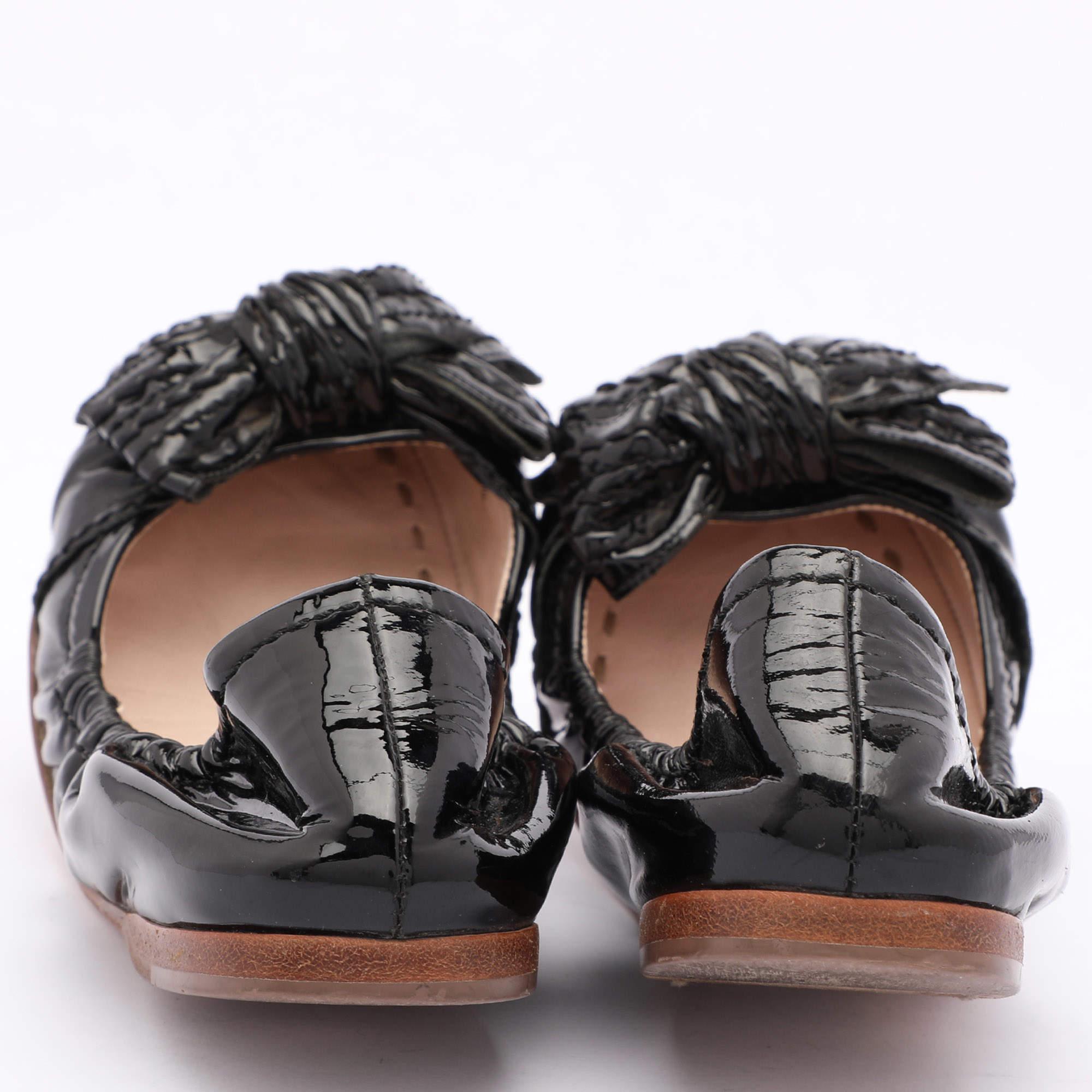 De las mujeres Miu Miu Bailarinas de charol negro con lazo talla 35.5 en venta