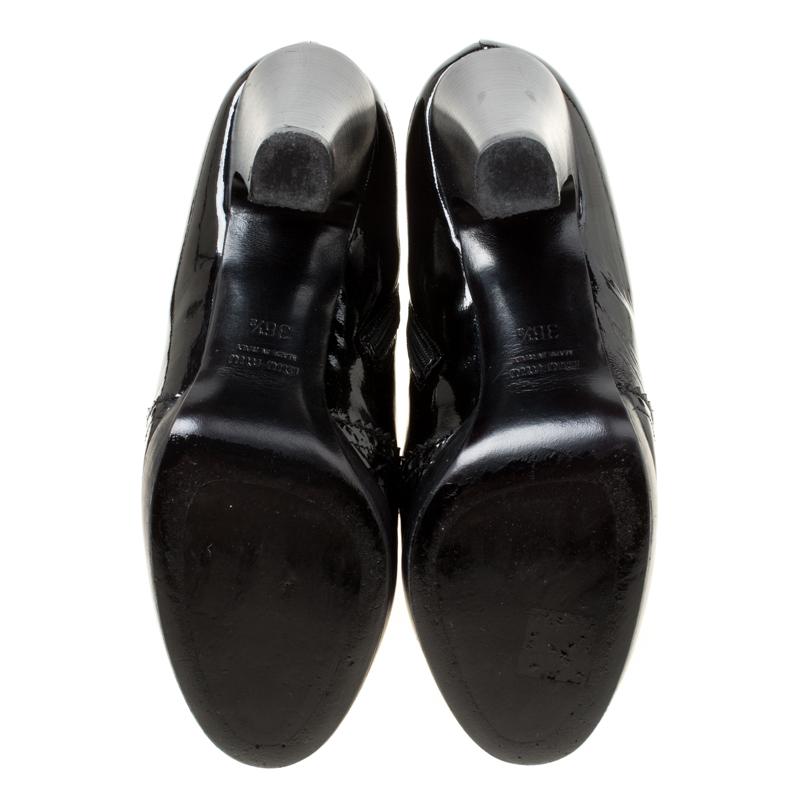Miu Miu Black Patent Leather Brogue Ankle Boots Size 36.5 In Good Condition In Dubai, Al Qouz 2
