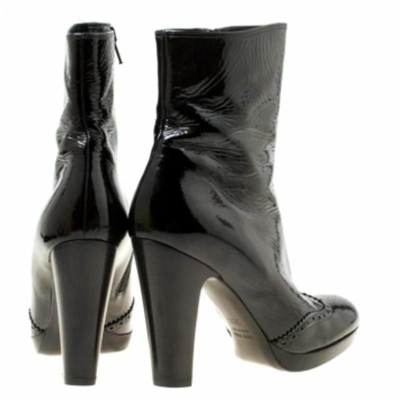 Miu Miu Black Patent Leather Brogue Ankle Boots Size 36.5 Pour femmes en vente