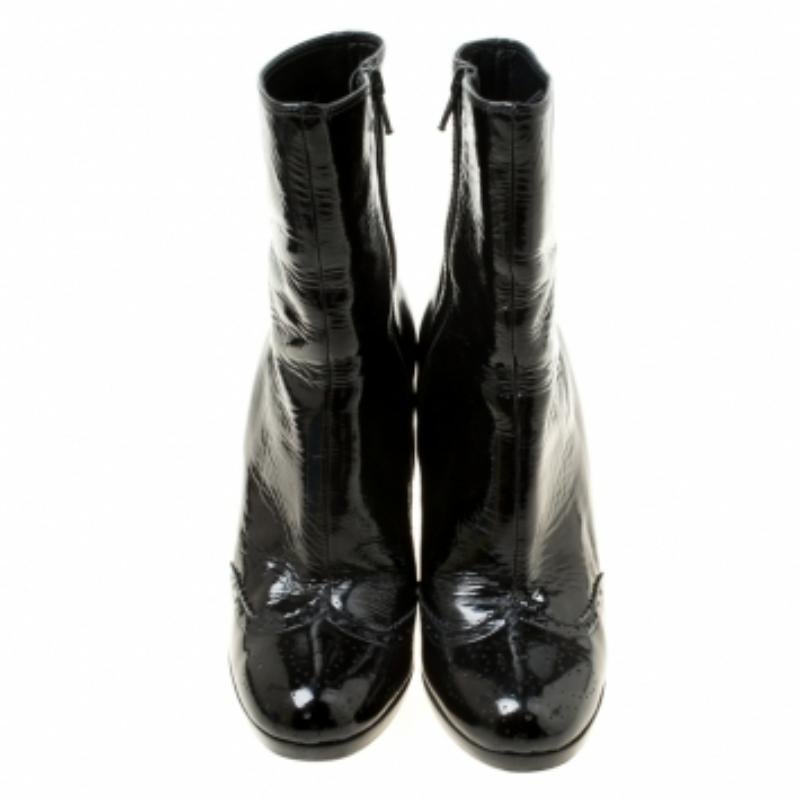Miu Miu Black Patent Leather Brogue Ankle Boots Size 36.5 en vente 1