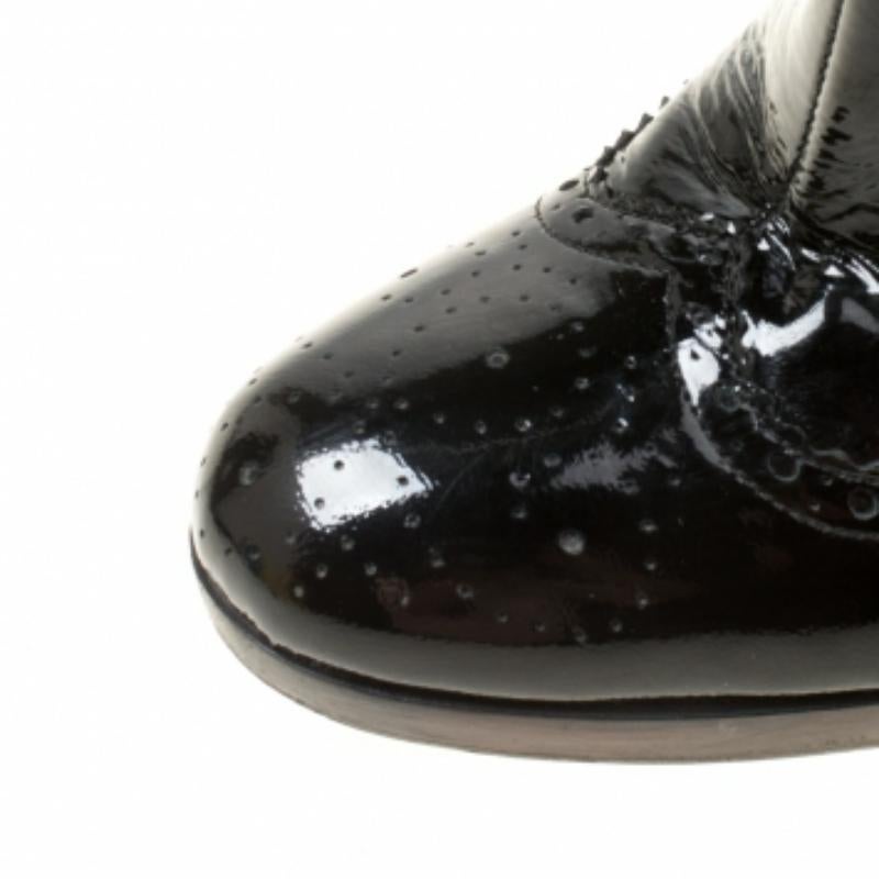 Miu Miu Black Patent Leather Brogue Ankle Boots Size 36.5 en vente 2