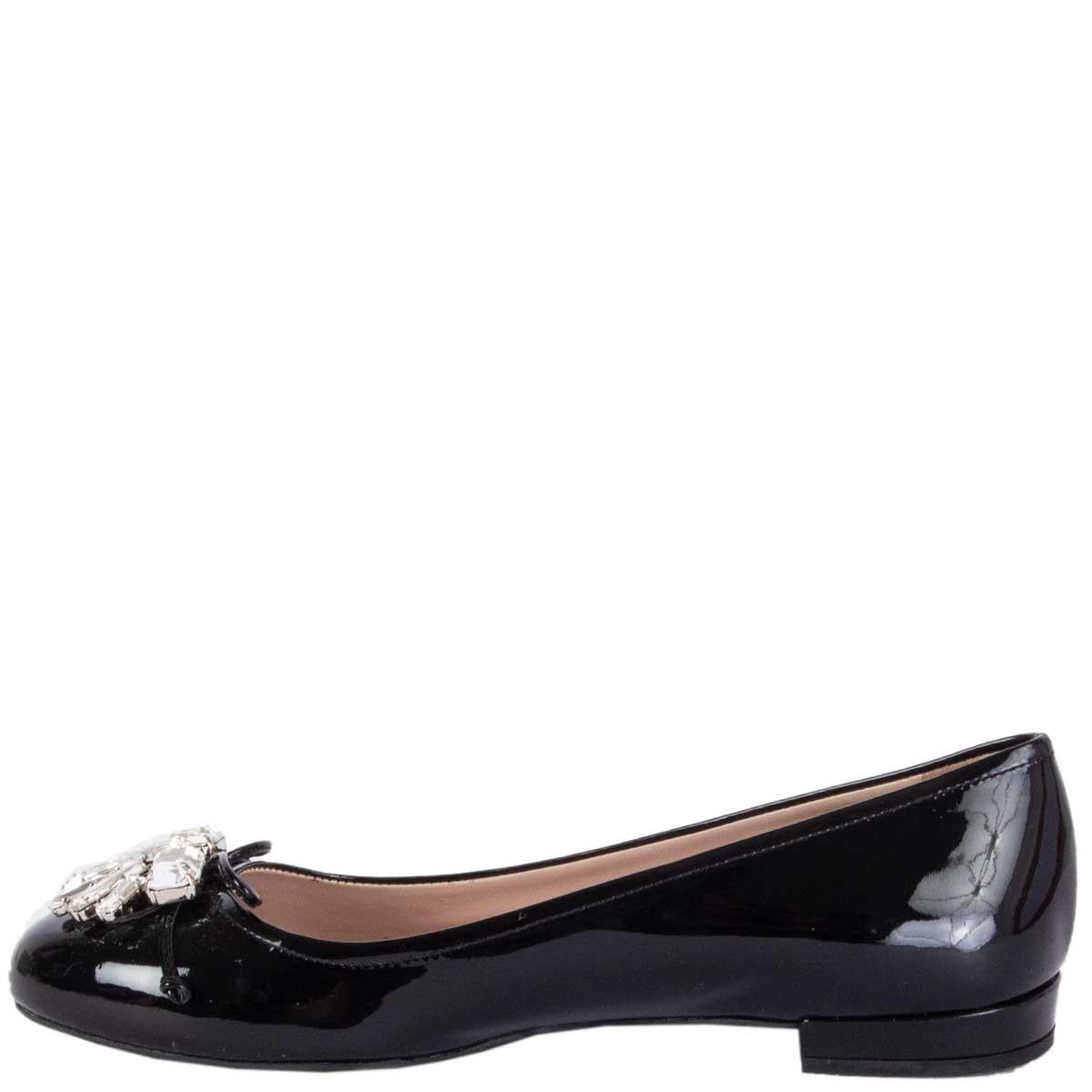 Noir Chaussures de ballet MIU MIU en cuir verni noir ornées de cristaux 37 en vente