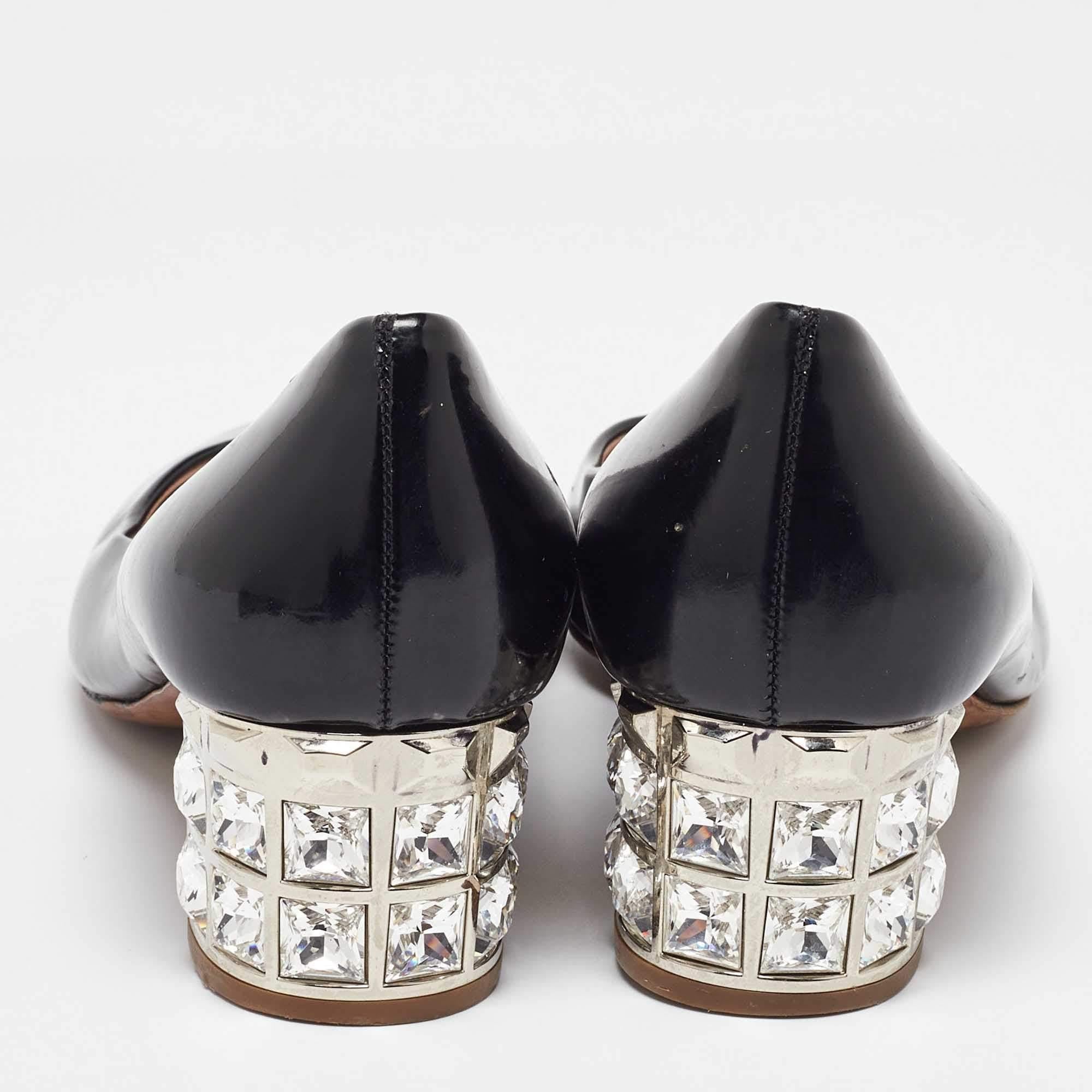 Miu - Escarpins à talons blocs en cuir verni noir ornés de cristaux, taille 37 Pour femmes en vente