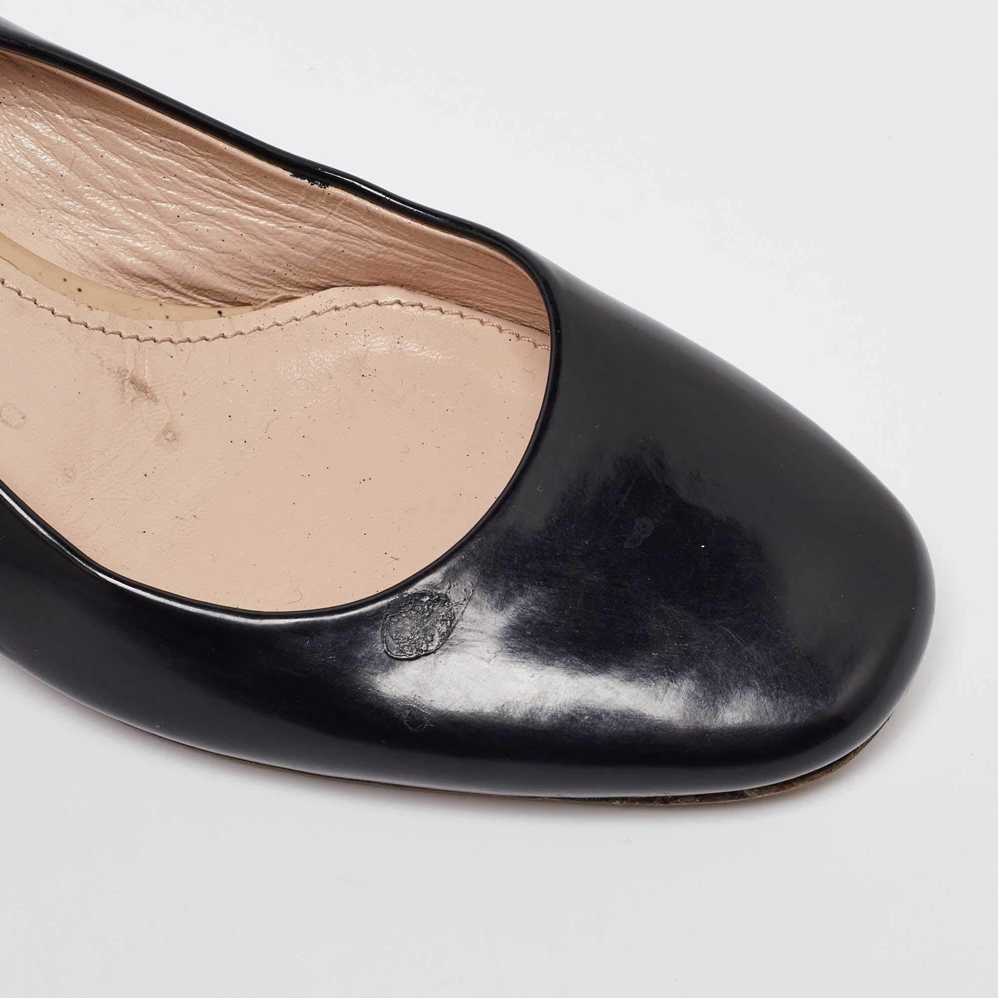 Miu - Escarpins à talons blocs en cuir verni noir ornés de cristaux, taille 37 en vente 2
