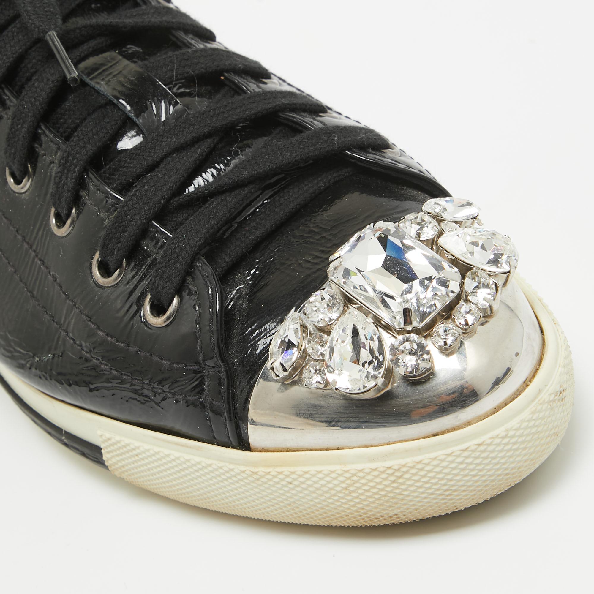 Miu Miu, scarpe da ginnastica in vernice nera con cristalli impreziosite da CAP, taglia 41 in vendita 3
