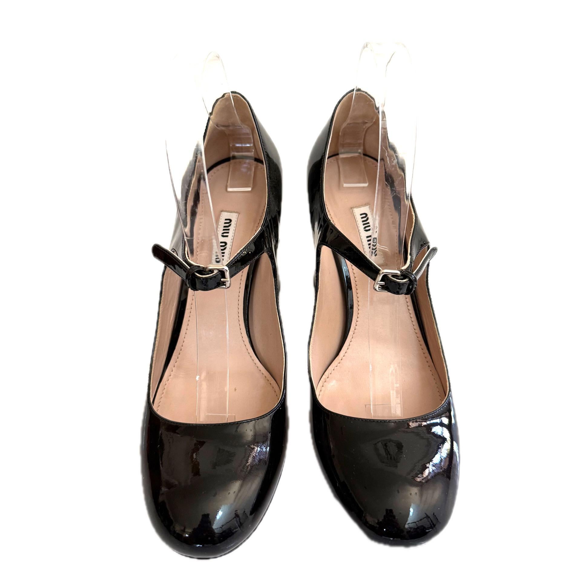 Miu Miu Black Patent Leather Crystal Heel Mary Jane Pumps FW2016 Size 39 en vente 1