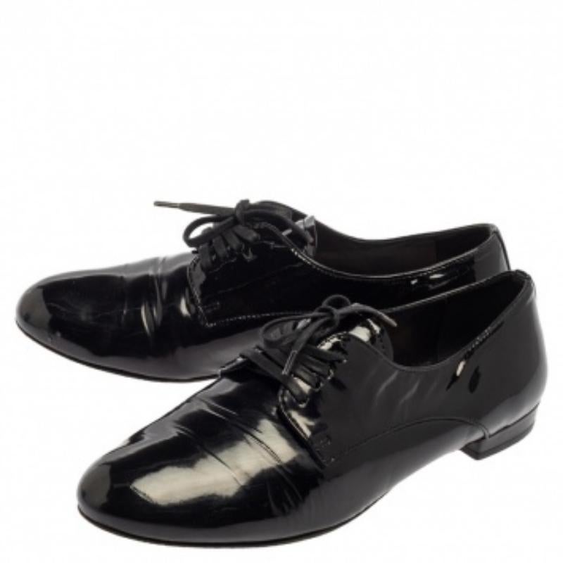Miu Schwarz Lackleder Flat Lace Up Derby Größe 35.5 Damen im Angebot