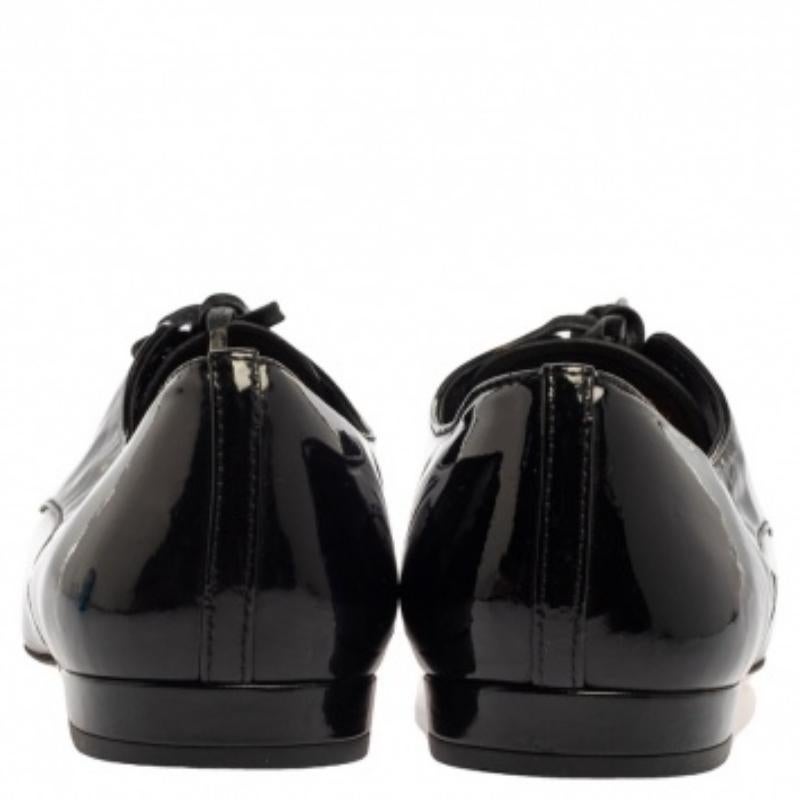Miu Schwarz Lackleder Flat Lace Up Derby Größe 35.5 im Angebot 1