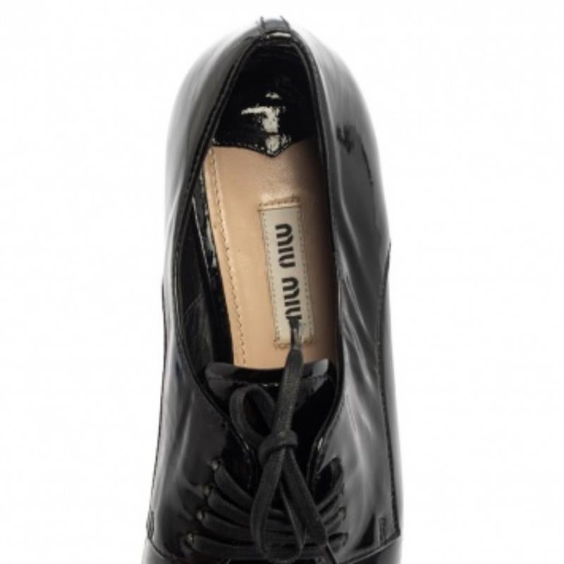 Miu Schwarz Lackleder Flat Lace Up Derby Größe 35.5 im Angebot 2