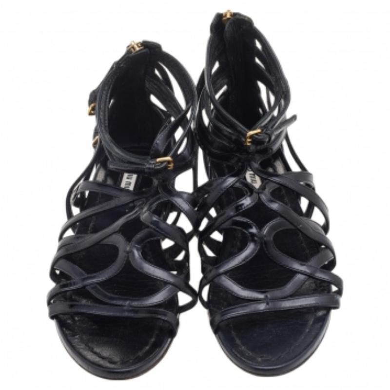 Miu Miu Bailarinas de charol negro talla 38 en Bueno estado para la venta en Dubai, Al Qouz 2