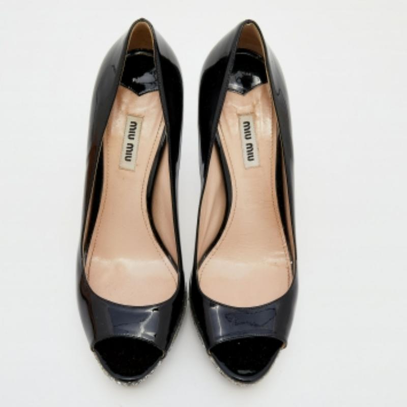 Miu Miu Black Patent Leather Glitter Peep Toe Platform Pumps Size 40 In Good Condition For Sale In Dubai, Al Qouz 2