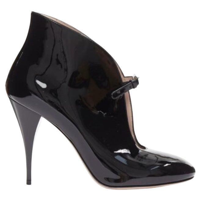 MIU MIU bottines en cuir verni noir à empeigne basse EU38 en vente