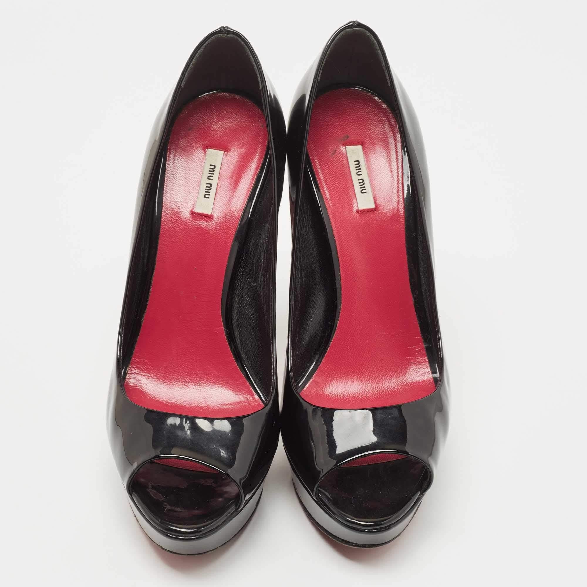 Miu Miu Black Patent Leather Peep Toe Pumps Size 37.5 In Good Condition For Sale In Dubai, Al Qouz 2