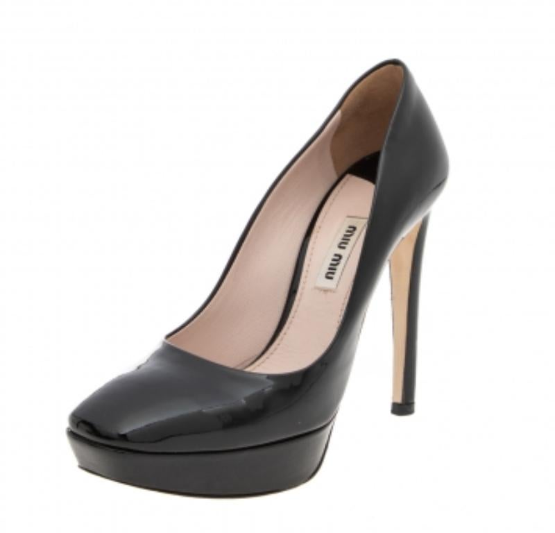 Miu Miu Bombas de plataforma de charol negro talla 37 en venta 2