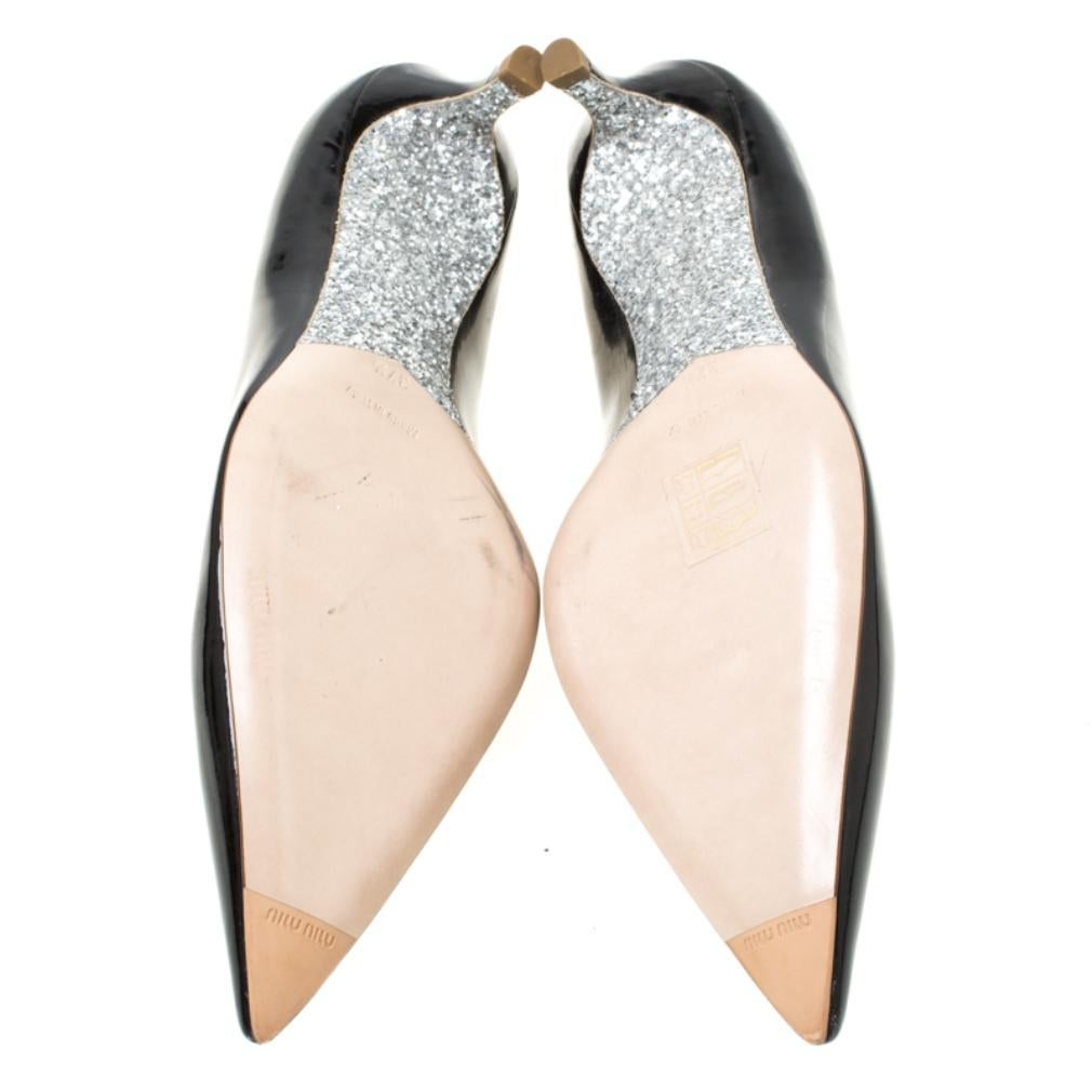 Miu Miu Black Patent Leather Pointed Toe Kitten Heel Pumps Size 37.5 In Good Condition For Sale In Dubai, Al Qouz 2