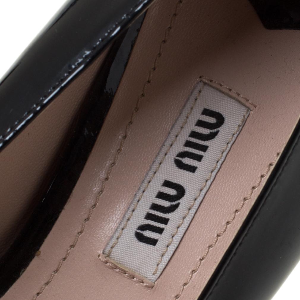 Women's Miu Miu Black Patent Leather Pointed Toe Kitten Heel Pumps Size 37.5 For Sale