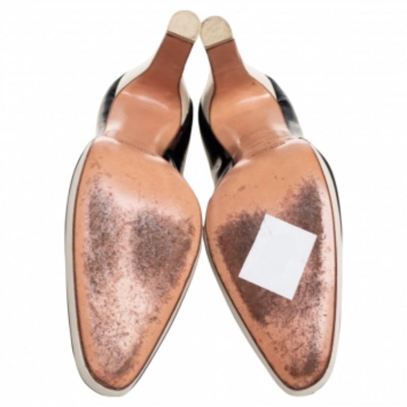 Escarpins à bout rond en cuir verni noir Miu Miu Taille 37,5 Bon état - En vente à Dubai, Al Qouz 2