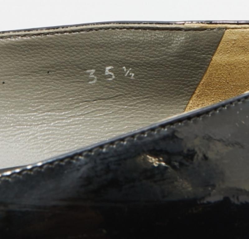 Miu Miu Bombas Mary Jane con puntera alargada de charol y goma negras Tamaño 35.5 en venta 3