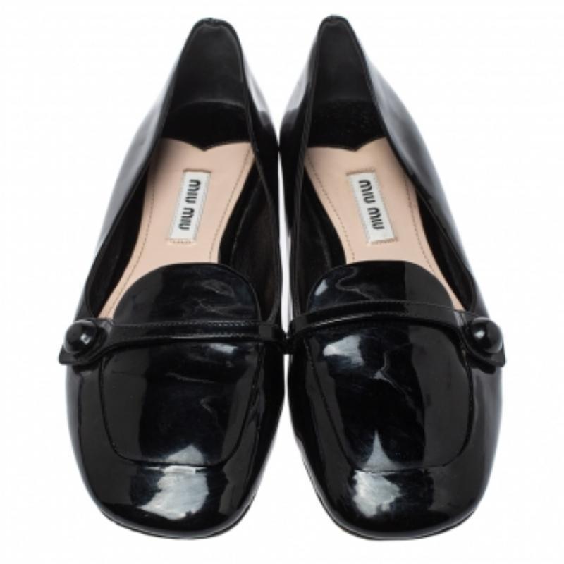 Nero Miu Miu in pelle verniciata nera  Ballerine taglia 36 in vendita