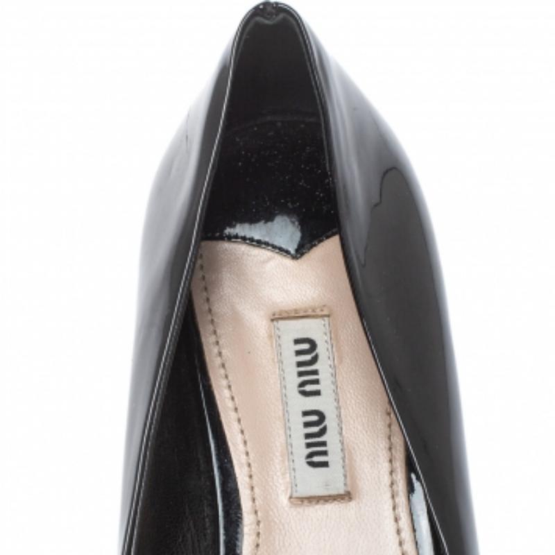 Miu Miu in pelle verniciata nera  Ballerine taglia 36 in vendita 1