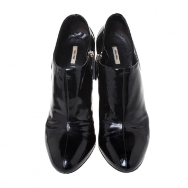 Miu Miu Black Patent Leather Zip Booties Size 40 Pour femmes en vente