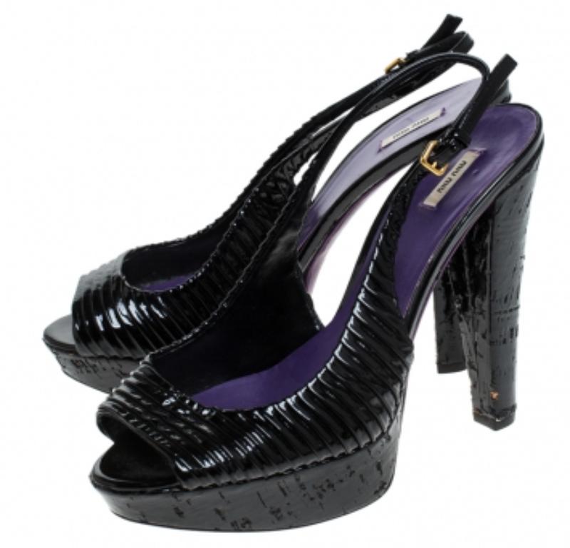 Nero Miu miu nero, pelle plissettata, sandali con piattaforma Peep Toe Slingback misura 38,5 in vendita